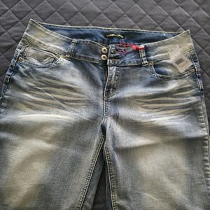 Women’s Light Blue Washed Jean Shorts - Casual Stretch Denim
